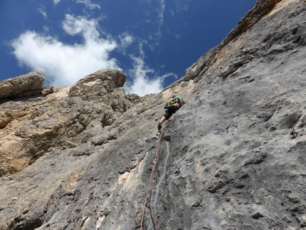 Via Giove, Sasso delle Undici, Vallaccia, Dolomiti, Beppe Ballico - Durante la ripetizione della Via Giove, Sasso delle Undici, Vallaccia (Dolomiti): Saverio affronta la fessura di 7a del 11° tiro