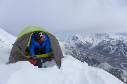 Broad Peak, Aleš Česen, Luka Lindič - Aleš Česen & Luka Lindič climbing Broad Peak, 07/2016