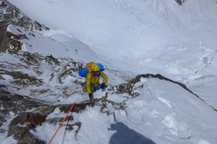 Gasherbrum IV, Aleš Česen, Luka Lindič - Aleš Česen and Luka Lindič climbing Gasherbrum IV North Summit (7900m) via the NW Ridge