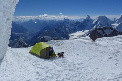 Gasherbrum IV, Aleš Česen, Luka Lindič - Aleš Česen and Luka Lindič climbing Gasherbrum IV North Summit (7900m) via the NW Ridge