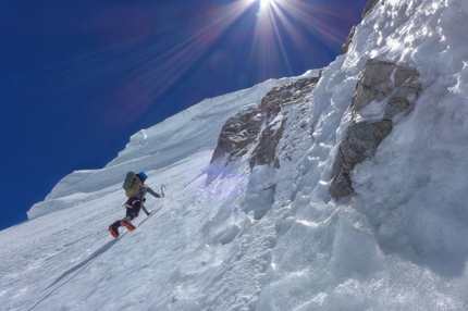 Gasherbrum IV, Aleš Česen, Luka Lindič - Aleš Česen and Luka Lindič climbing Gasherbrum IV North Summit (7900m) via the NW Ridge