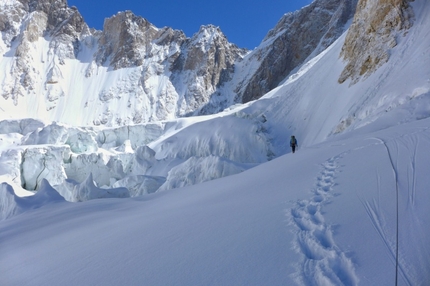 Gasherbrum IV, Aleš Česen, Luka Lindič - Aleš Česen and Luka Lindič climbing Gasherbrum IV North Summit (7900m) via the NW Ridge