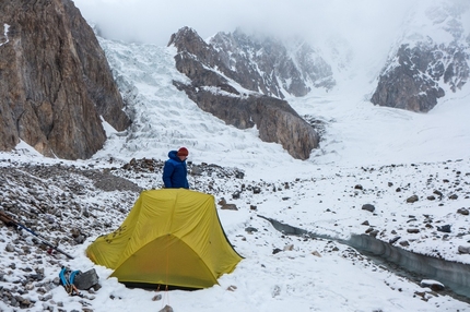 Gasherbrum IV, Aleš Česen, Luka Lindič - Aleš Česen and Luka Lindič climbing Gasherbrum IV North Summit (7900m) via the NW Ridge