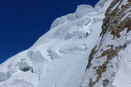 Gasherbrum IV, Aleš Česen, Luka Lindič - Aleš Česen and Luka Lindič climbing Gasherbrum IV North Summit (7900m) via the NW Ridge