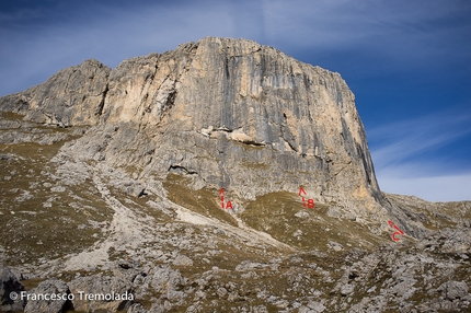 Jeo, Col de Stagn, Sella, Dolomites, Andrea Oberbacher, Francesco Tremolada - Col de Stagn East Face, Dolomites: A. Eva Dorme B. Jeo C. Ludomania