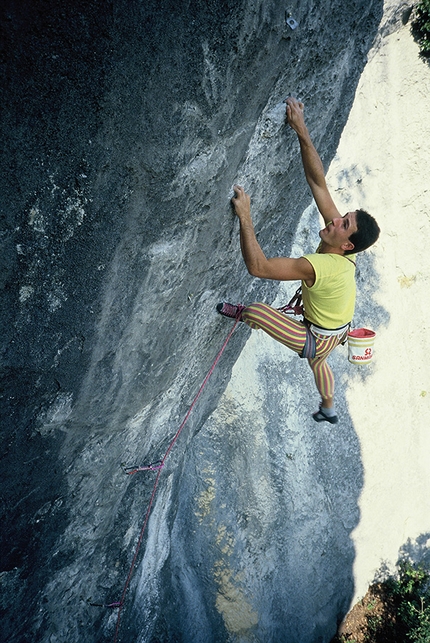 Rolando Larcher, Elephant Baby, San Paolo, Arco - Foto d'epoca: Rolando Larcher nel 1986 su Elephant Baby 8a nella falesia di San Paolo, Arco