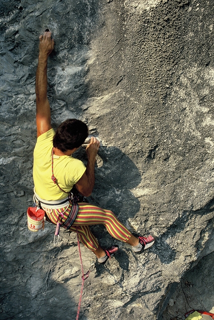 Rolando Larcher, Elephant Baby, San Paolo, Arco - Foto d'epoca: Rolando Larcher nel 1986 su Elephant Baby 8a nella falesia di San Paolo, Arco