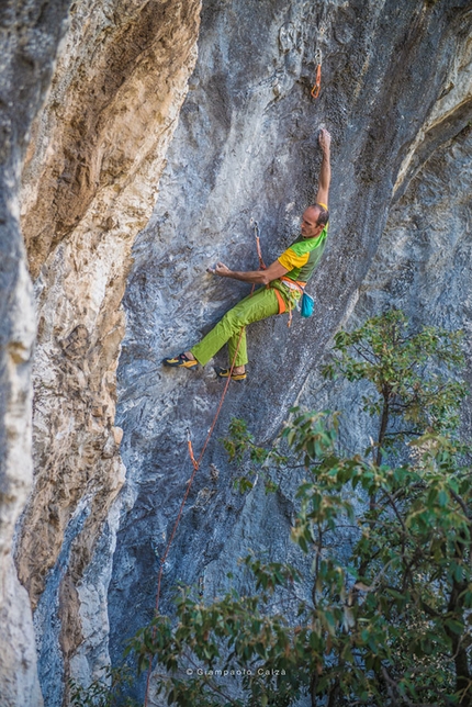 Rolando Larcher, Elephant Baby, San Paolo, Arco - Rolando Larcher su Elephant Baby 8a, falesia di San Paolo, Arco