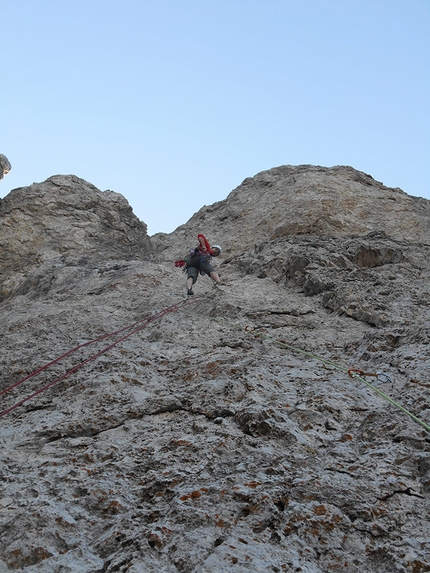 Torrione Cecilia, Grigna, Giovanni Chiaffarelli, Federico Montagna - Durante l'apertura di Donna Sandra (7a, 75m, Giovanni Chiaffarelli, Federico Montagna 09/2016), Torrione Cecilia, Grigna