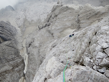 Cima Tosa, Brenta Dolomites, Paolo Baroldi, Filippo Mosca, Francesco Salvaterra - During the first ascent of Pilastro Nord, Cima Tosa, Brenta Dolomites (VI, 700m, Paolo Baroldi, Filippo Mosca, Francesco Salvaterra 09/2016)