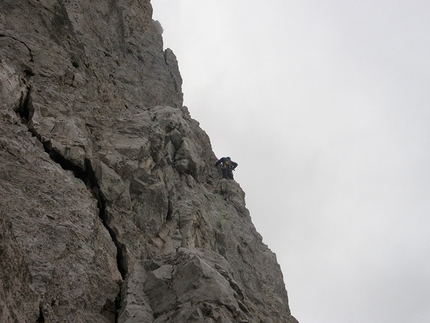 Cima Tosa, Brenta Dolomites, Paolo Baroldi, Filippo Mosca, Francesco Salvaterra - During the first ascent of Pilastro Nord, Cima Tosa, Brenta Dolomites (VI, 700m, Paolo Baroldi, Filippo Mosca, Francesco Salvaterra 09/2016)