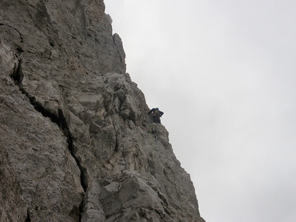 Cima Tosa, Dolomiti di Brenta, Paolo Baroldi, Filippo Mosca, Francesco Salvaterra - Durante l'apertura del Pilastro Nord, Cima Tosa, Dolomiti di Brenta (VI-, 700m, Paolo Baroldi, Filippo Mosca, Francesco Salvaterra 09/2016)