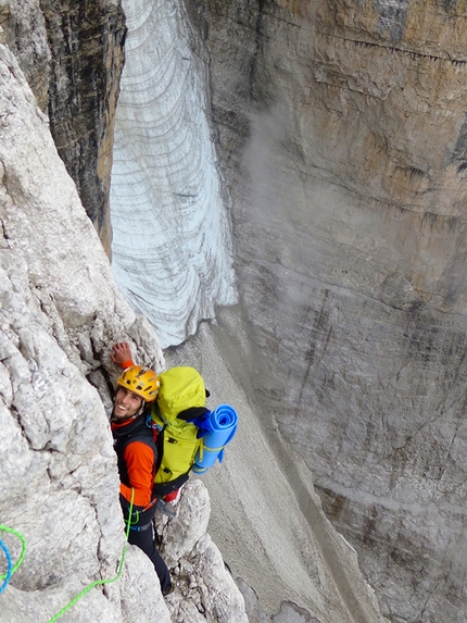 Cima Tosa, Brenta Dolomites, Paolo Baroldi, Filippo Mosca, Francesco Salvaterra - During the first ascent of Pilastro Nord, Cima Tosa, Brenta Dolomites (VI, 700m, Paolo Baroldi, Filippo Mosca, Francesco Salvaterra 09/2016)