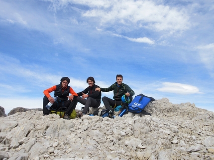 Cima Tosa, Dolomiti di Brenta, Paolo Baroldi, Filippo Mosca, Francesco Salvaterra - Paolo Baroldi, Filippo Mosca e Francesco Salvaterra in cima dopo l'apertura del Pilastro Nord, Cima Tosa, Dolomiti di Brenta