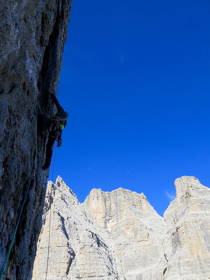 Cima Tosa, Brenta Dolomites, Paolo Baroldi, Filippo Mosca, Francesco Salvaterra - During the first ascent of Pilastro Nord, Cima Tosa, Brenta Dolomites (VI, 700m, Paolo Baroldi, Filippo Mosca, Francesco Salvaterra 09/2016)