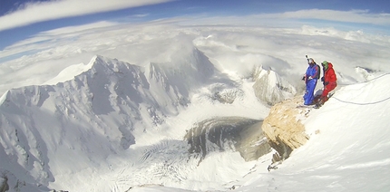 Valery Rozov BASE jumps from 7700m off Cho Oyu