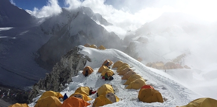 Valery Rozov, Cho Oyu, BASE jump - Valery Rozov e il BASE jump da 7700m dal Cho Oyu, ottobre 2016