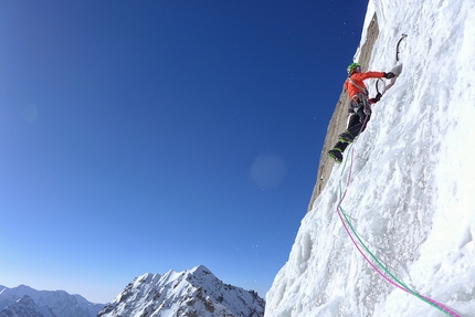 Kyzyl Asker, Luka Lindič, Ines Papert - During the first ascent of 'Lost in China', SE Face of Kyzyl Asker (5842m), Kyrgyzstan (Luka Lindič, Ines Papert 30/09-01/10/2016)