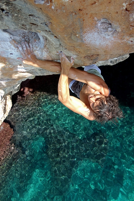 Maiorca, Deep Water Solo, Psicobloc - Maiorca Deep Water Solo: Andrea Cattarossi su Bisexual 7a a Cala Barques 