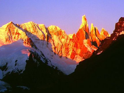 Cerro Torre - Il Cerro Torre, Patagonia all'alba.