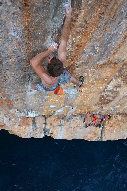 Maiorca, Deep Water Solo, Psicobloc - Maiorca Deep Water Solo: Edoardo Saccaro su Vandage 7c a Cala Sa Nau