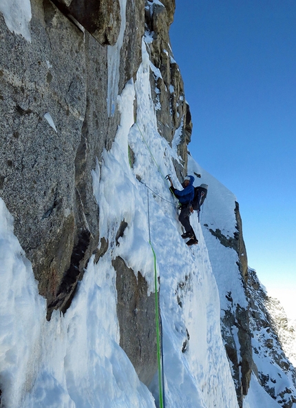 Sersank, Himalaya, Mick Fowler, Victor Saunders, alpinism - Mick Fowler leading a pitch on day 4 of he first ascent of Sersank (Shib Shankar), 6100m, Indiana Himalayas