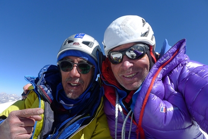 Sersank, Himalaya, Mick Fowler, Victor Saunders, alpinism - Victor Saunders and Mick Fowler, summit selfie after having made the first ascent of Sersank (Shib Shankar), 6100m, Indiana Himalayas