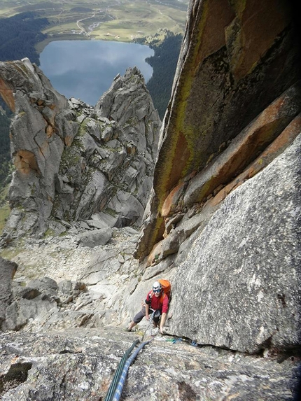 Sichuan, China, alpinism, Tito Arosio, Peter Linney, James Monypenny, Tom Nichols, Robert Partridge, Heather Swift, Luca Vallata - James Monypenny climbing in the Jarjinjabo Massif