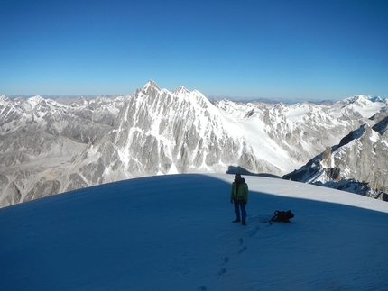 Sichuan, Cina, alpinismo, Tito Arosio, Peter Linney, James Monypenny, Tom Nichols, Robert Partridge, Heather Swift, Luca Vallata - La parete est di Hutsa, visible da Peak 5912m