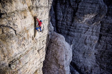 Cima Grande di Lavaredo, Tre Cime di Lavaredo, Simon Gietl, Vittorio Messini, Das Erbe der Väter, Dolomiti - Simon Gietl sale 'Das Erbe der Väter' sulla parete nord della Cima Grande di Lavaredo, Dolomiti, aperta insieme a Vittorio Messini