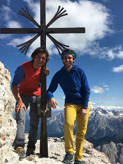 Cima Grande di Lavaredo, Tre Cime di Lavaredo, Simon Gietl, Vittorio Messini, Das Erbe der Väter, Dolomiti - Simon Gietl e Vittorio Messini in cima alla Cima Grande di Lavaredo, Dolomiti, dopo l'apertura di 'Das Erbe der Väter'