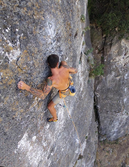 Ulassai, Sardegna, arrampicata - Ulassai: Andrea Kappler su Quanti Mari Navigare (6c) alla Torre dei Venti