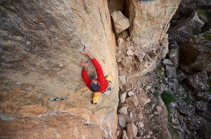 Ulassai, Sardegna, arrampicata - Ulassai: Maurizio Oviglia su Sean (7b+), s'Accara 