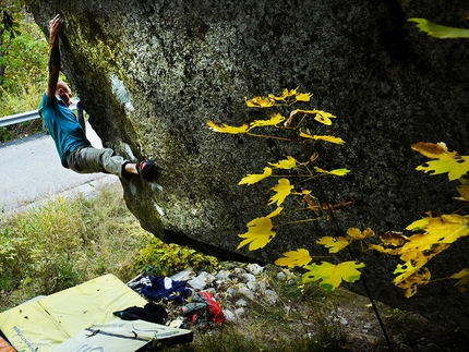 Arrampicata, arte fotografica e sperimentazione? - Gabriele Moroni sui blocchi di Gaby (Valle d'Aosta)