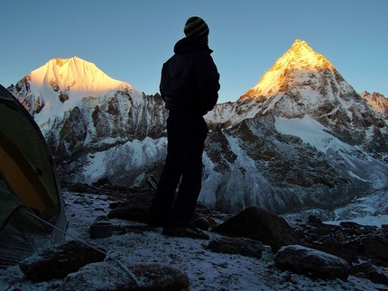 Tibet, Jang Tsang Go, Nyenchen Tanglha, Domen Kastelic, Olov Isaksson, Marcus Palm - Durante la prima salita di Jang Tsang Go (6300m), Tibet (Domen Kastelic, Olov Isaksson, Marcus Palm, settembre 2016)