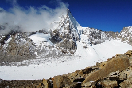 Tibet, Jang Tsang Go, Nyenchen Tanglha, Domen Kastelic, Olov Isaksson, Marcus Palm - Durante la prima salita di Jang Tsang Go (6300m), Tibet (Domen Kastelic, Olov Isaksson, Marcus Palm, settembre 2016)