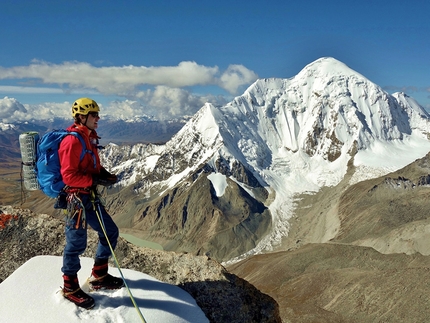 Tibet, Jang Tsang Go, Nyenchen Tanglha, Domen Kastelic, Olov Isaksson, Marcus Palm - Durante la prima salita di Jang Tsang Go (6300m), Tibet (Domen Kastelic, Olov Isaksson, Marcus Palm, settembre 2016)