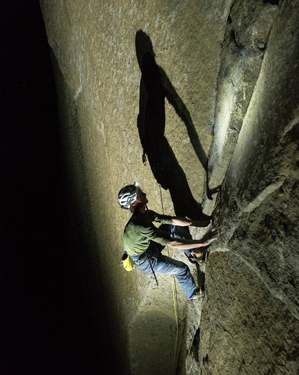 Adam Ondra, Dawn Wall, El Capitan, Yosemite - Adam Ondra inizia il suo 'final push' sulla Dawn Wall, El Capitan, Yosemite il 14/11/2016. Qui sale il sesto tiro (5.13c)