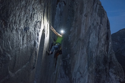 Adam Ondra, Dawn Wall, El Capitan, Yosemite - Adam Ondra, assicurato da Pavel Blažek, sulla Dawn Wall, El Capitan, Yosemite