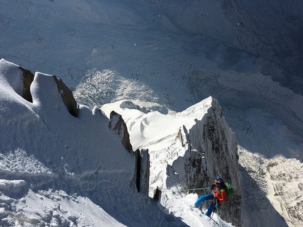 Annapurna III, David Lama, Hansjörg Auer, Alex Blümel - David Lama scende dalla cresta SE di Annapurna III in Nepal il 28 aprile, 2016