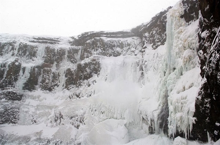 Iceland ice climbing expedition 2007 - Marry me WI 6+, Hengifoss