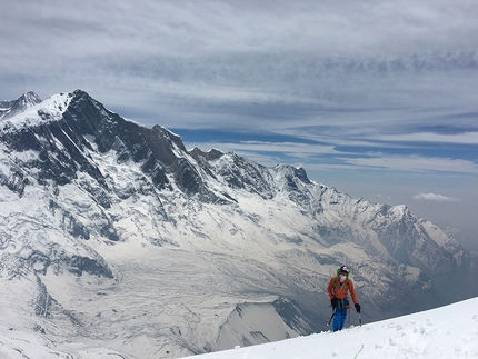 Annapurna III, David Lama, Hansjörg Auer, Alex Blümel - David Lama on the Col of the South East ridge of Annapurna III in Nepal on April 26, 2016