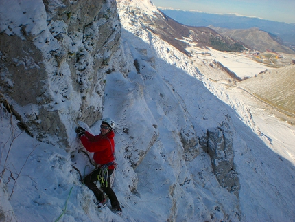 Monte Gallinola, Appennino, Riccardo Quaranta, Emanuele Guglietta, Alessio Scacco - Monte Gallinola: durante l'apertura di 'Muschio Selvaggio' e 'More than this'