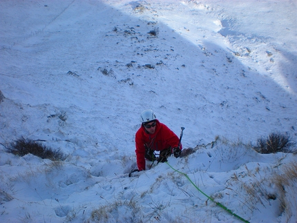 Monte Gallinola, Appennino, Riccardo Quaranta, Emanuele Guglietta, Alessio Scacco - Monte Gallinola: durante l'apertura di 'Muschio Selvaggio' e 'More than this'