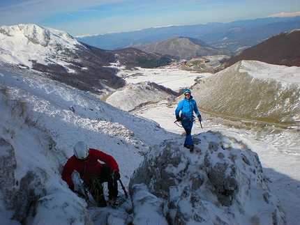 Monte Gallinola, Appennino, Riccardo Quaranta, Emanuele Guglietta, Alessio Scacco - Monte Gallinola: durante l'apertura di 'Muschio Selvaggio' e 'More than this'