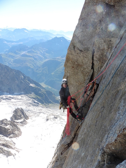 Grandes Jorasses, Mont Blanc, Maxim Foygel, Roman Gorodischenskiy - Via RoMa, Grandes Jorasses: belaying on pitch R9-R10
