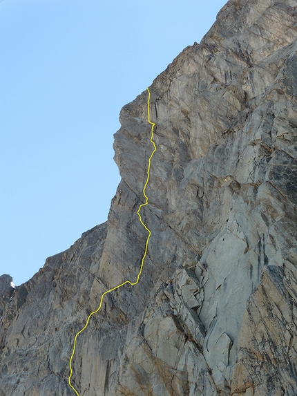 Grandes Jorasses, Mont Blanc, Maxim Foygel, Roman Gorodischenskiy - The main part of the route, pitches  R7 - R13 of Via RoMa 6А (1345m F6а А2, Maxim Foygel, Roman Gorodischenskiy 26-28/08/2016), Pointe Walker (4208m), Grandes Jorasses