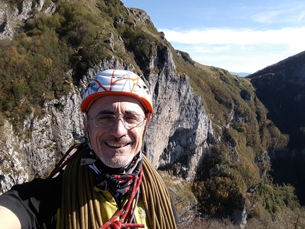 Monte Procinto, Alpi Apuane, Elio Bonfanti - Monte Procinto: In cima, con sfondo del Nona