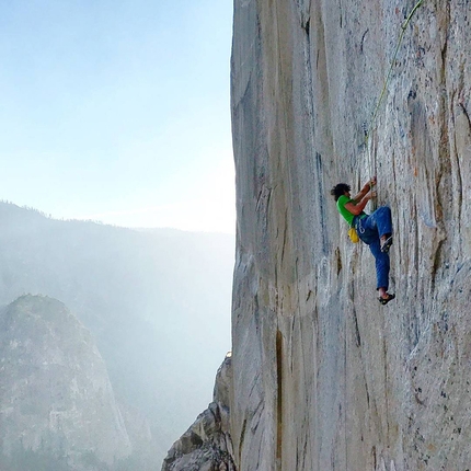 Adam Ondra, Dawn Wall, El Capitan, Yosemite - Adam Ondra climbing Dawn Wall: climbing the crux 14th pitch, graded 9a