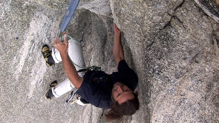 Alexander Huber, Voie Petit, Grand Capucin, Monte Bianco - Alexander Huber durante la prima libera di Voie Petit, Grand Capucin, Monte Bianco il 27/07/2005